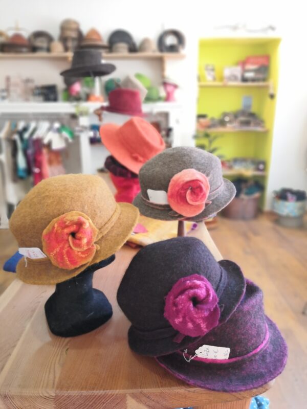 Chapeau féminin fleur