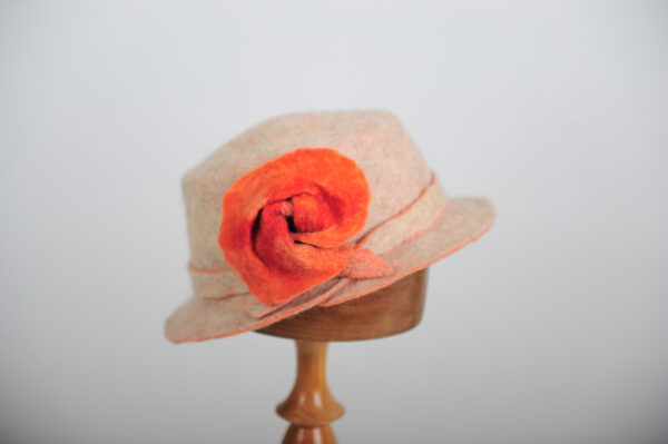Chapeau féminin fleur