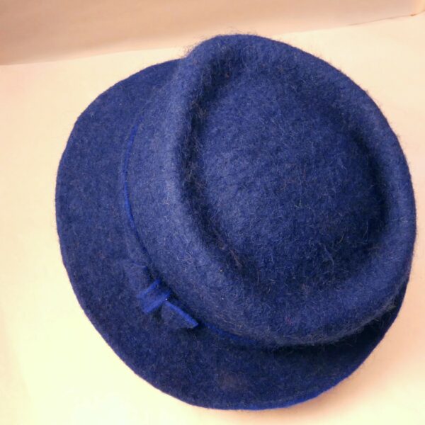 chapeau en feutre bleu mixte vu de haut