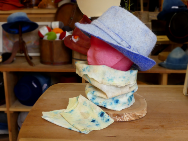 Tour de cou et manchons bleus