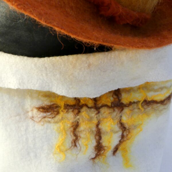Tour de cou blanc et orange rayé en laine
