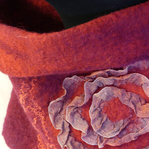 Tour de cou rouge avec fleur en laine