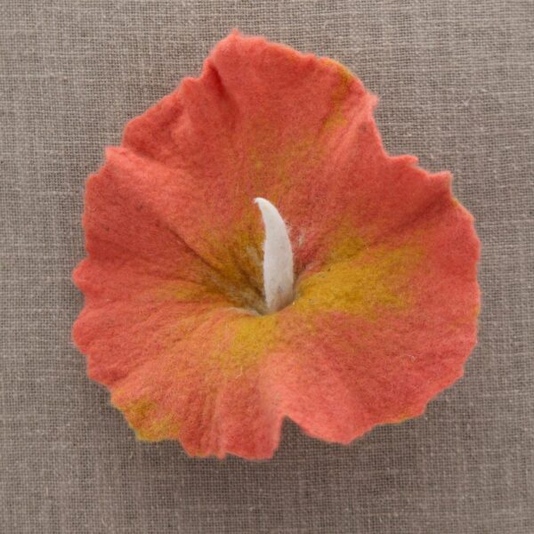 Broche - Fleur - Laine mérinos d'Arles - teinture végétale – Image 4