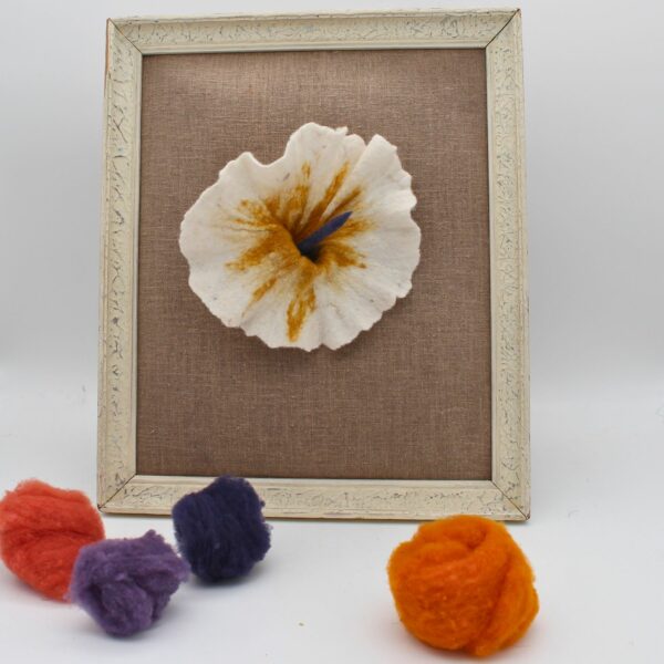 Broche - Fleur - Laine mérinos d'Arles - teinture végétale – Image 5