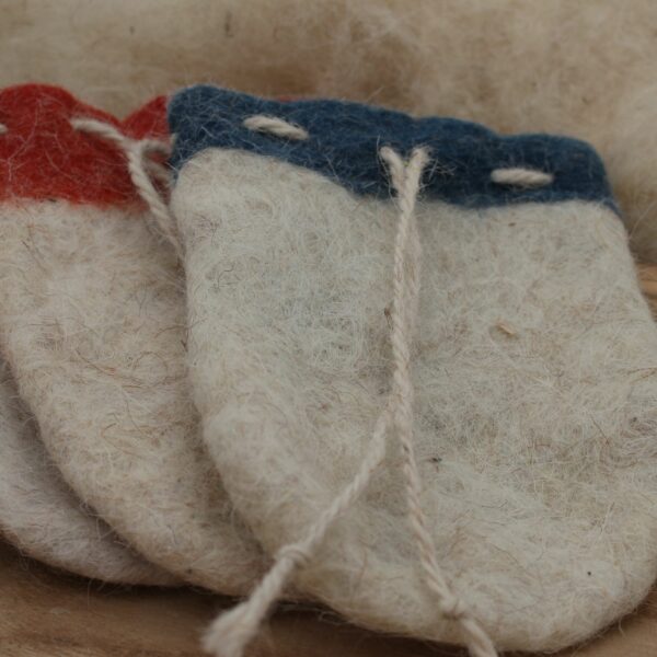 Gant exfoliant en laine de Brebis Brigasque – Image 3