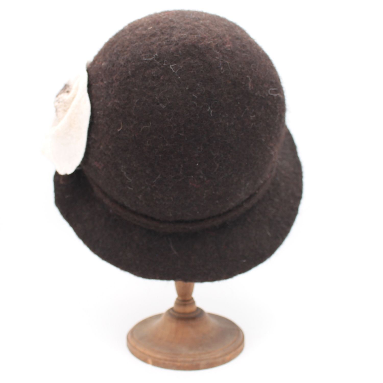 Rosalie en Bergschaf noir avec une fleur blanche - T59 – Image 2