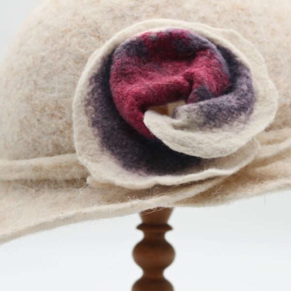 Rosalie en laine brigasque fleur Rose- T59 – Image 2